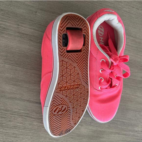 Heelys Launch Skate Shoes Youth Sz 5 Women’s Size 5.5 Hot Pink Low Tops - Picture 2 of 8